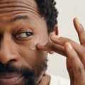 Exploring Anti-Aging Serums and Moisturizers for Men: A Comprehensive Guide